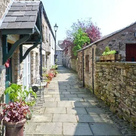 The Bull Hull * Lupton